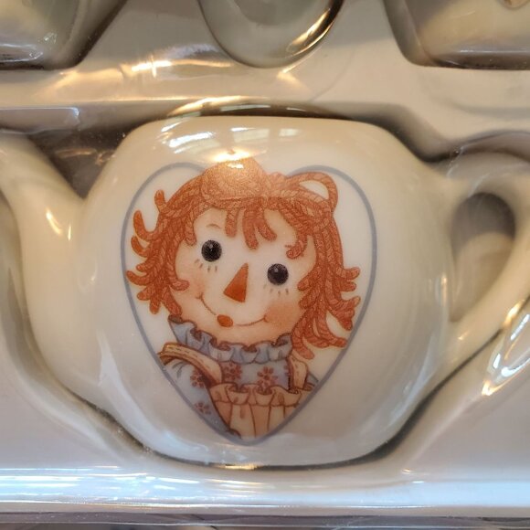 Schylling Raggedy Ann & Andy 13-Piece Tea Set Children Play Pretend Tea Party - Picture 3 of 4